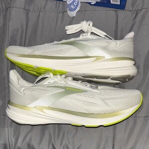 Brooks White and Lime Athletic Shoes men’s 10.5